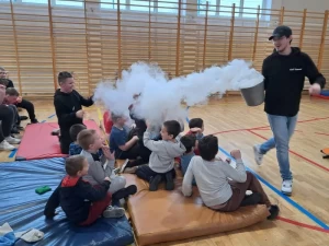 Pokazy fizyczno-chemiczne grupy „Zaelektryzowani”