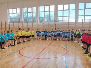 "Rzucaj, walcz, zwyciężaj! Minikoszykówka – emocje na najwyższym poziomie!"